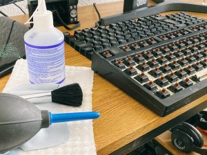 Clean The Keyboard Easily