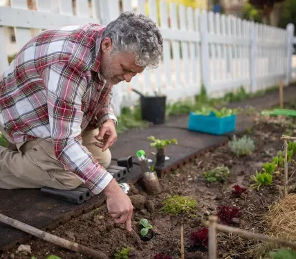 Gardening-Tools-for-Seniors